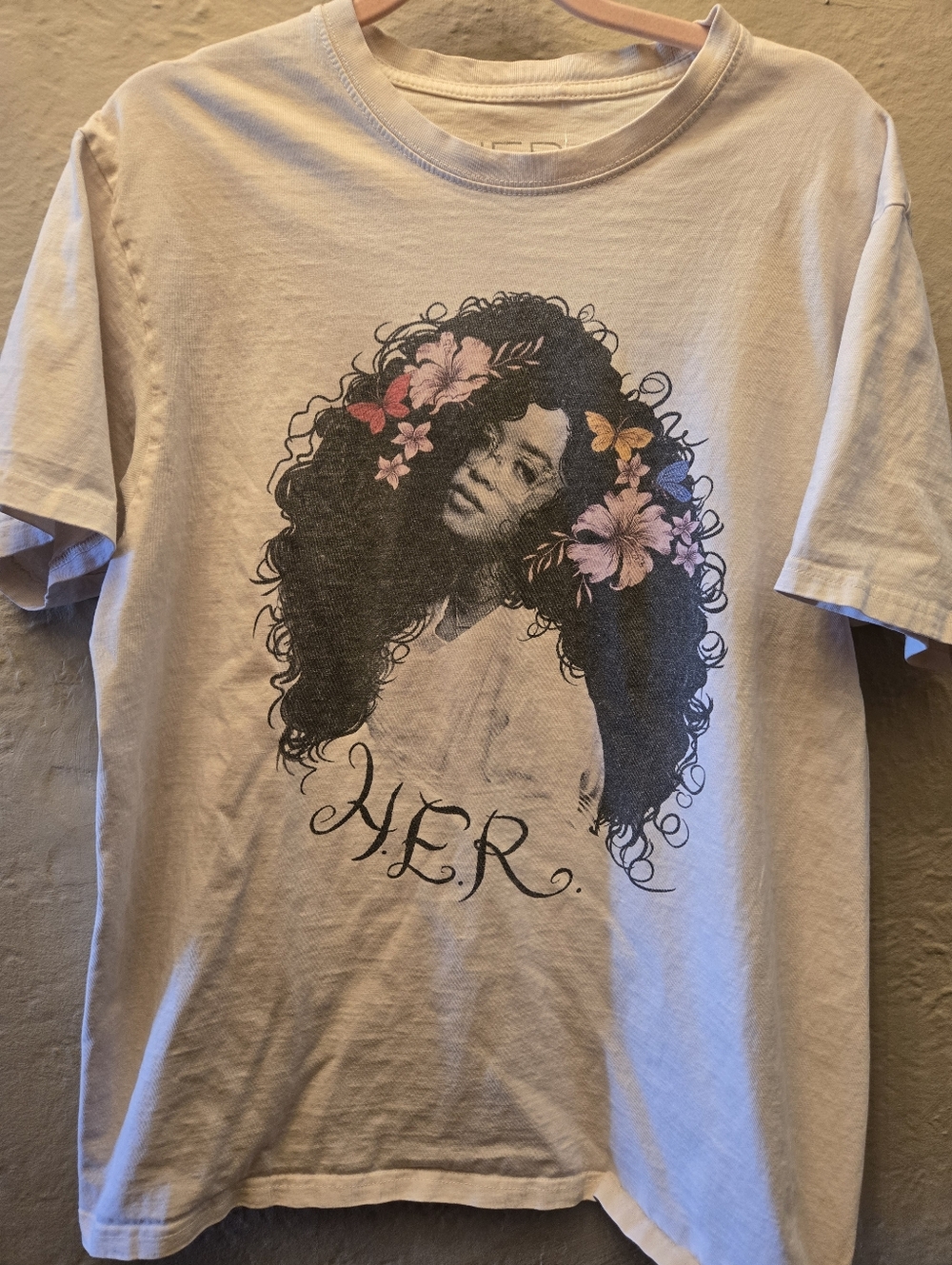 HER Graphic Tee Beige Boho Portrait T-Shirt Floral Hair Art Tee Size L